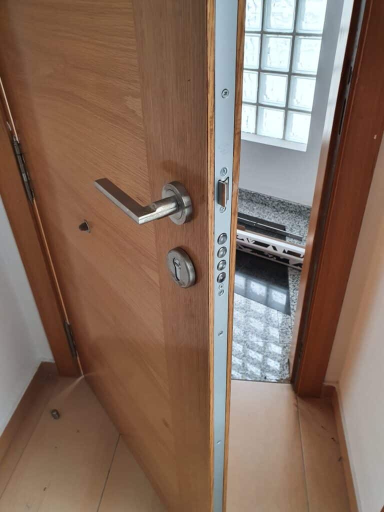 Apertura de puertas Campoamor R-5