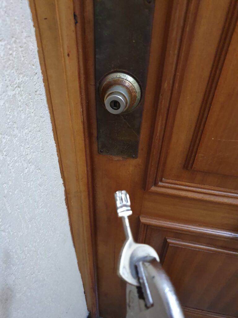 Apertura de puertas Campos del Rio