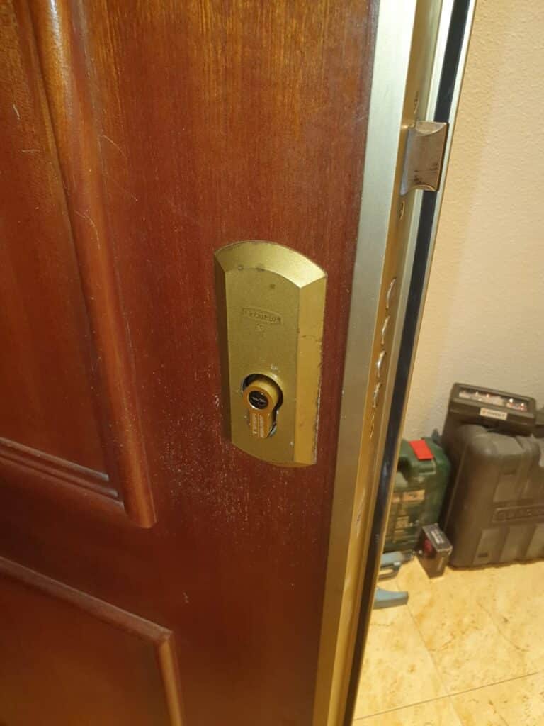 Apertura de puertas Canovas