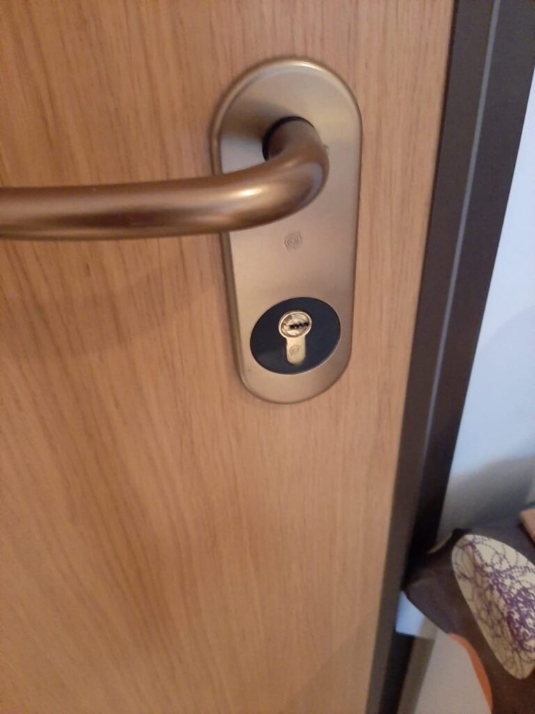 Apertura de puertas El Caracolero