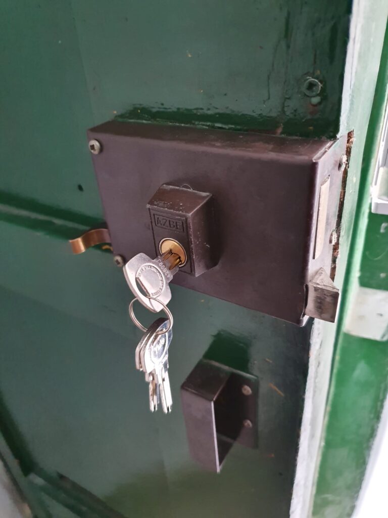 Apertura de puertas El Raal