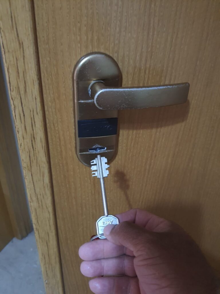 Apertura de puertas La Tercia