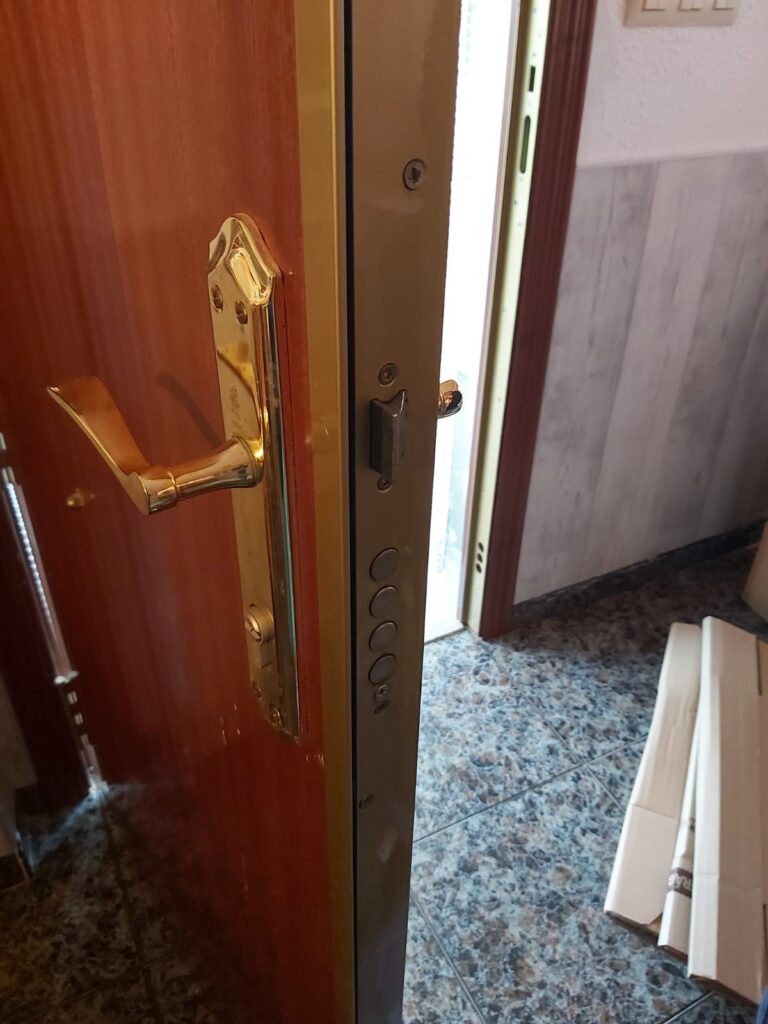 Apertura de puertas Las Siete Casas