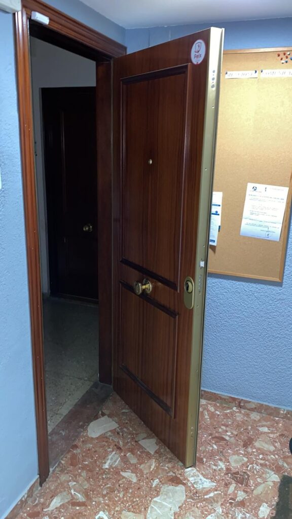 Apertura de puertas Los Banos